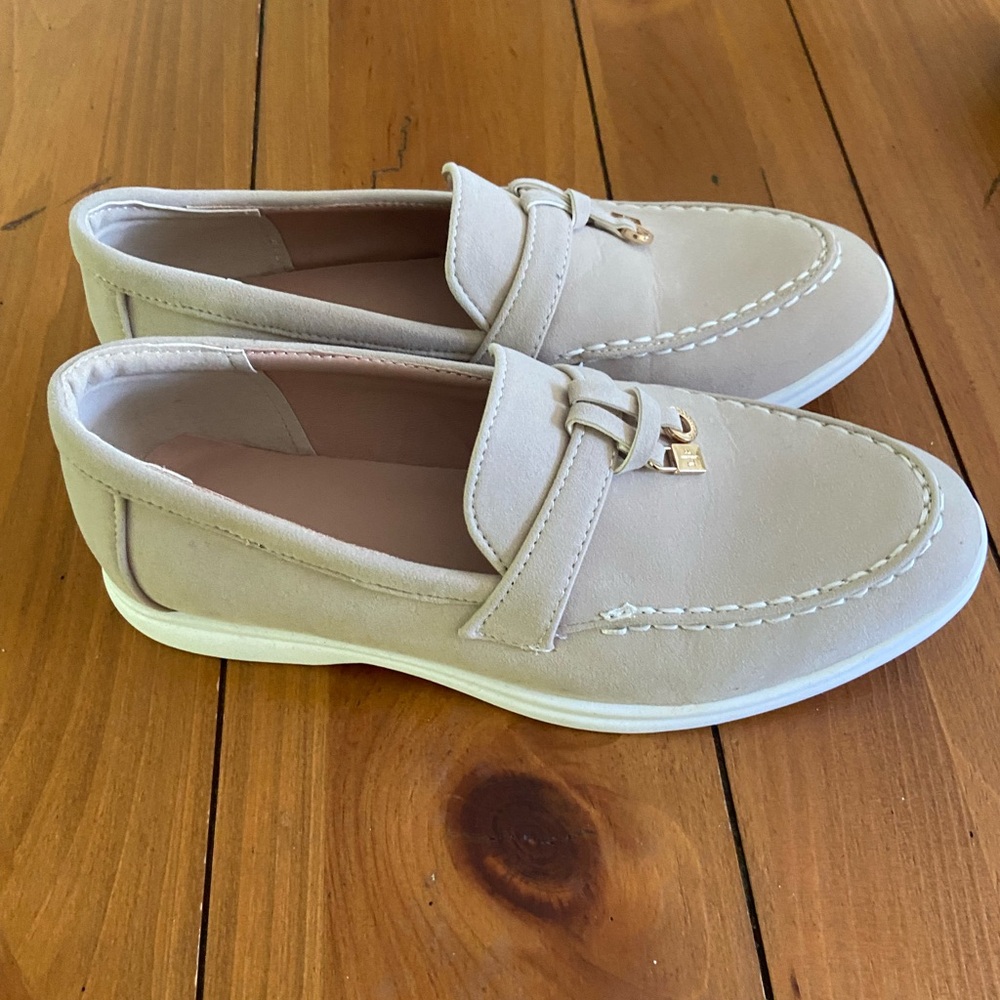Shade lightweight loafers. New, never worn. Women’s size 7. Runs big